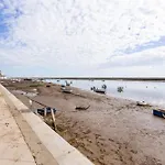 Tavira Apartment, By Hopstays *
