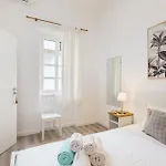 Tavira Apartment, By Hopstays