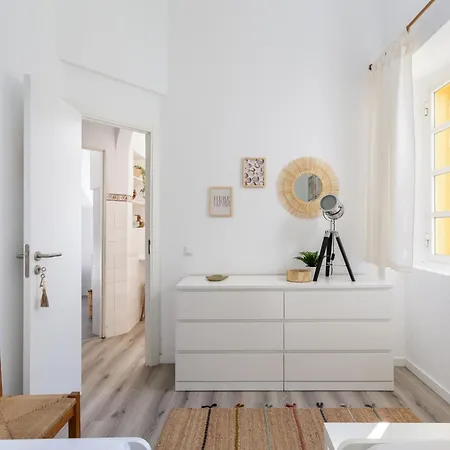 Tavira Apartment, By Hopstays