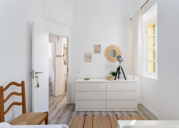 Tavira Apartment, By Hopstays