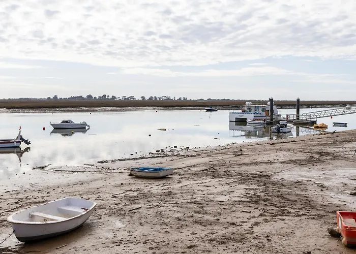Tavira Apartment, By Hopstays *