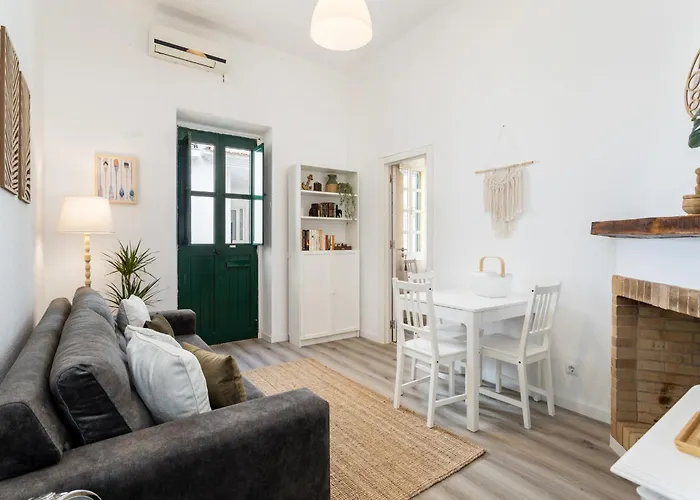 Tavira Apartment, By Hopstays