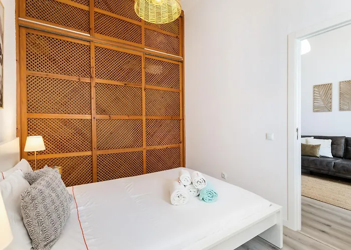 Tavira Apartment, By Hopstays
