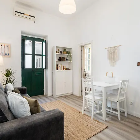 Tavira Apartment, By Hopstays